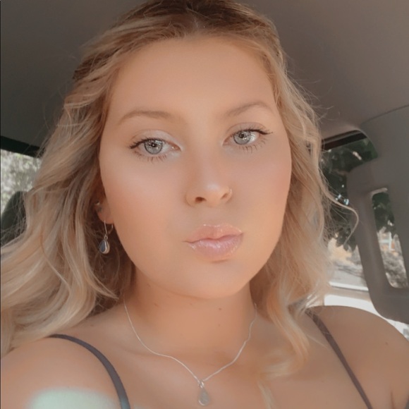 Meet your Posher, Sydnie - Picture 1 of 1